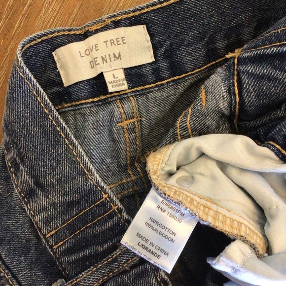 Love Tree Women’s Distressed Denim Shorts Size Large High Rise Frayed Hem - Picture 8 of 8